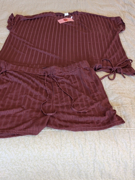 women fashion Other - Cozy Short Sleeve & Drawstring Short Pajama Set in Burgundy
